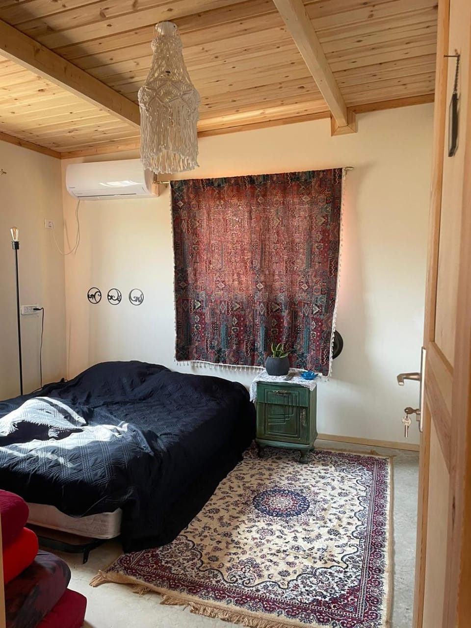 Bed, Living room, Photo of the whole room, Bedroom