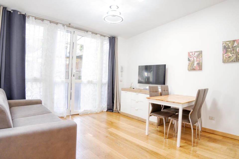Modern Apartment with Private Patio near Navigli & Bocconi Apartment in Milan