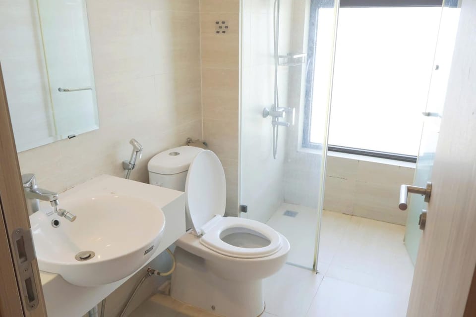 Shower, Toilet, Bathroom, Bath, bidet, towels