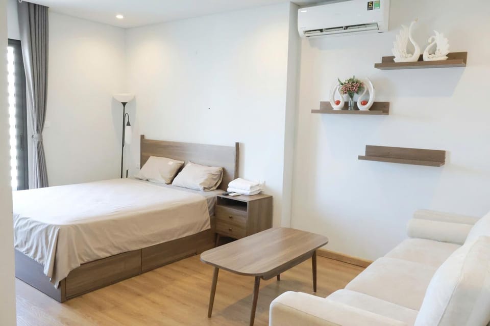 Bed, Living room, Photo of the whole room, Seating area, Bedroom, air conditioner