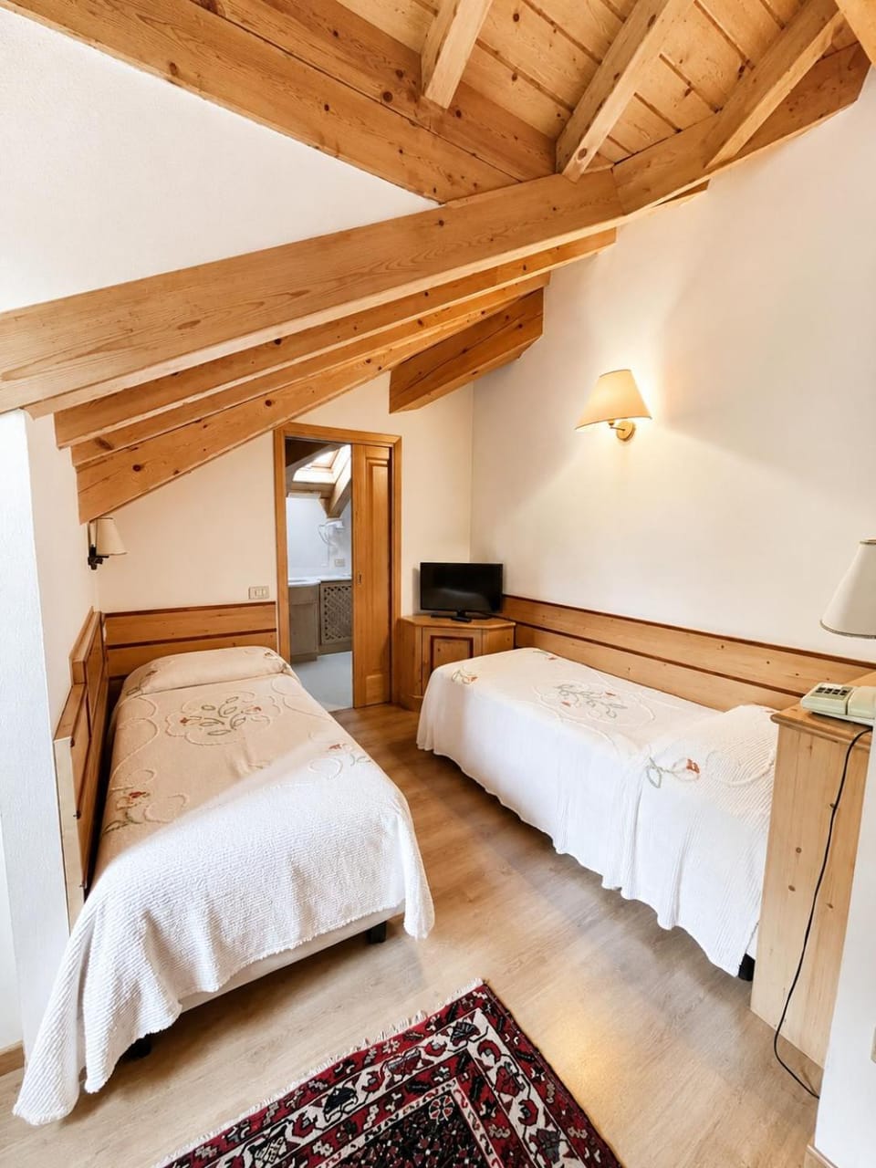 Albergo Al Laghetto B&B Inn in Asiago