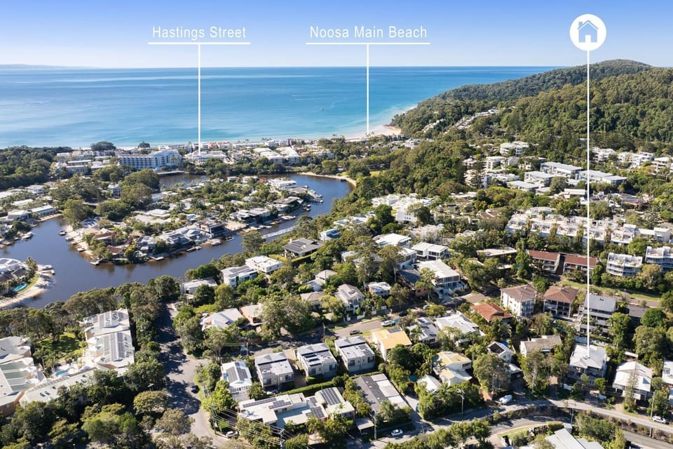 Townhouse with Private Magnesium Pool House in Noosa Heads