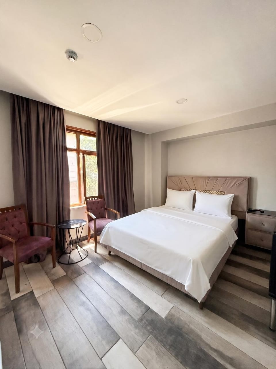 Bed, Seating area, Bedroom