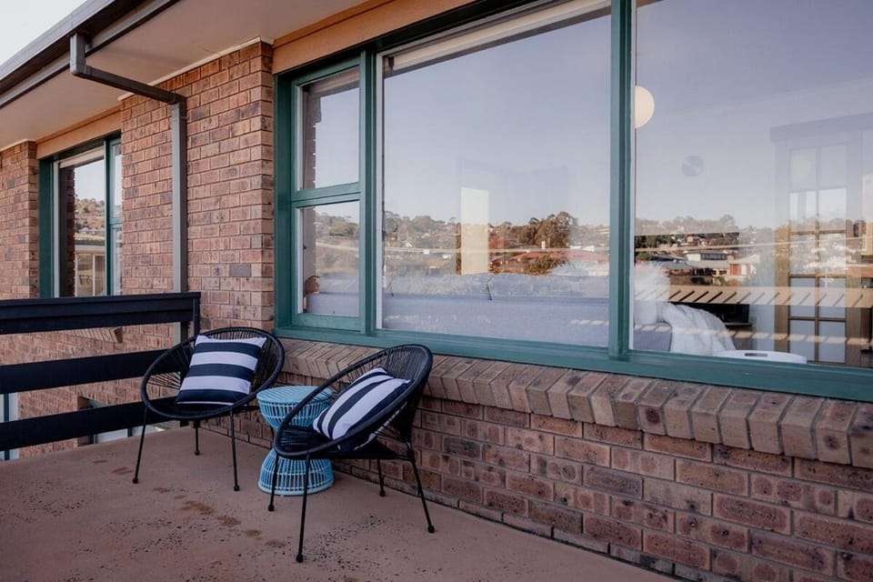 Classic Beauty by The Bay - family firepit retreat House in Tasmania