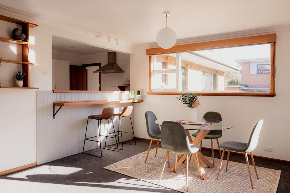 Classic Beauty by The Bay - family firepit retreat House in Tasmania
