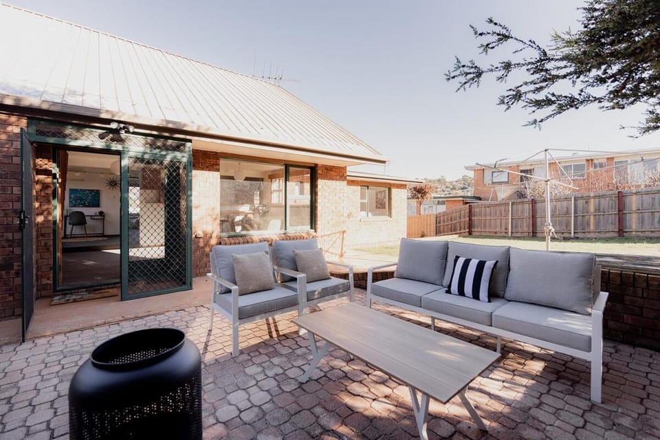 Classic Beauty by The Bay - family firepit retreat House in Tasmania