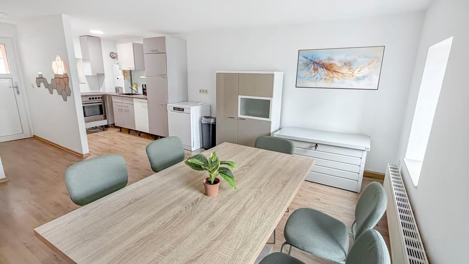 TV and multimedia, Kitchen or kitchenette, Living room, Seating area, Dining area, oven, stove