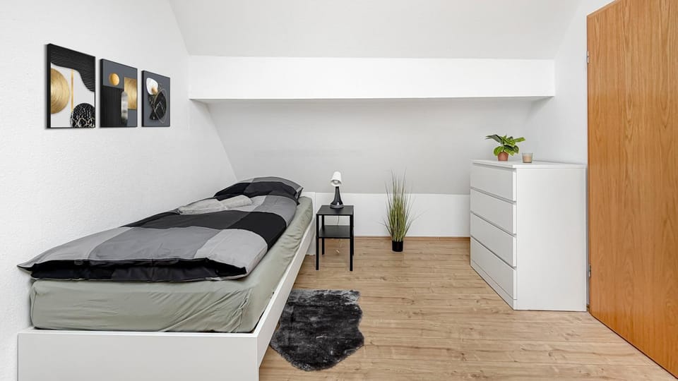 Bed, Photo of the whole room, Bedroom