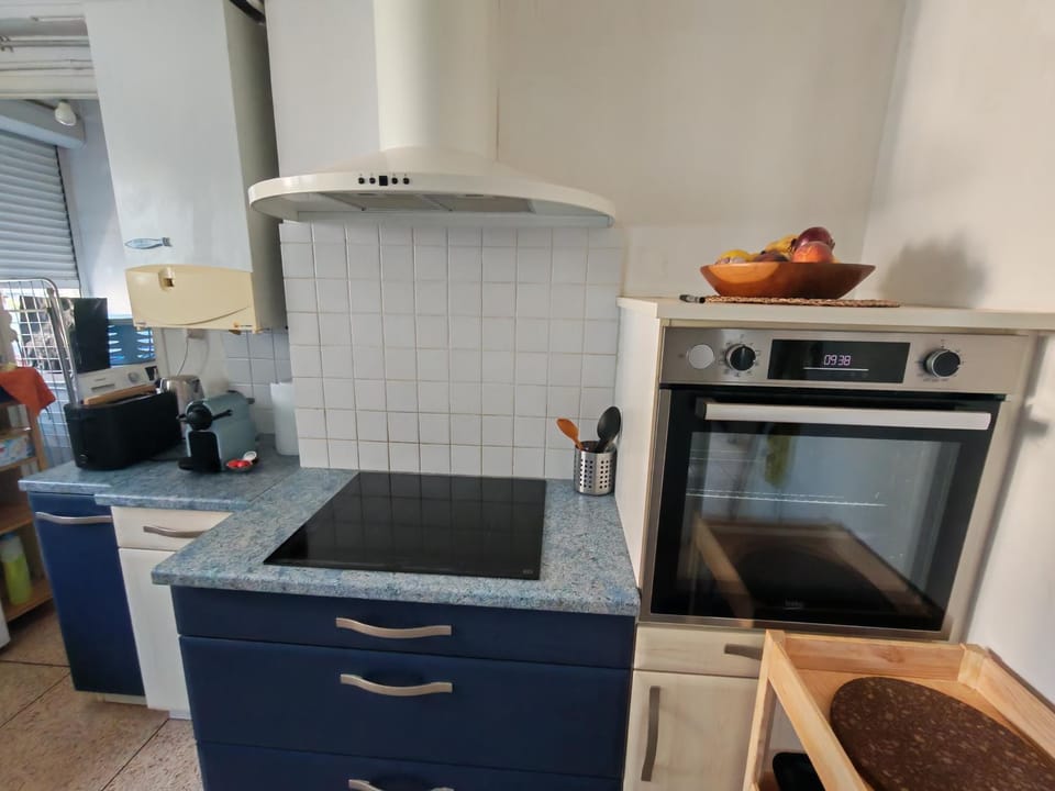 Kitchen or kitchenette, oven, stove