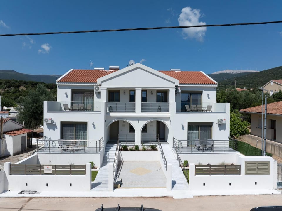 ELENI & MEMAS Luxury Apartments Kefalonia Apartment in Karavomylos
