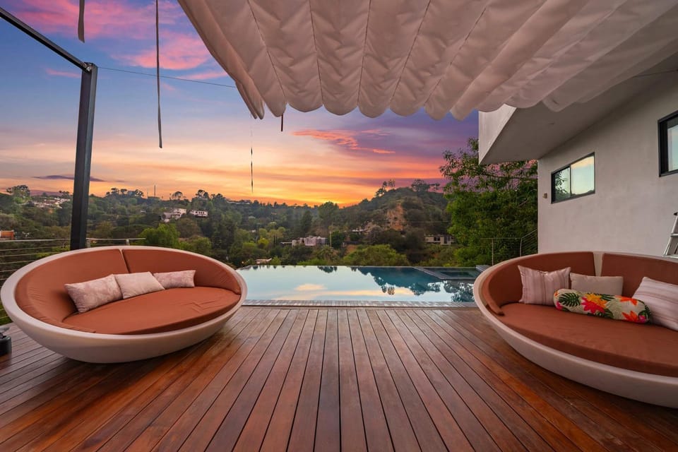 Villa with Pool Hot Tub & Jetliner Views House in Hollywood Hills