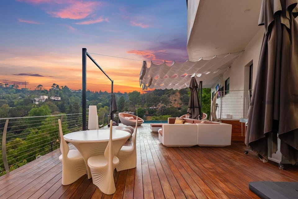 Villa with Pool Hot Tub & Jetliner Views House in Hollywood Hills