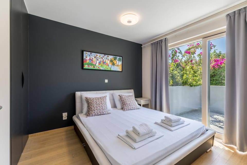 Bed, Balcony/Terrace, Bedroom