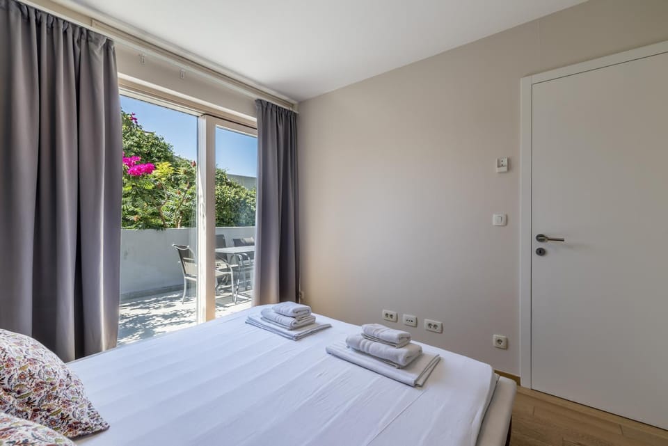 Bed, Balcony/Terrace, Bedroom