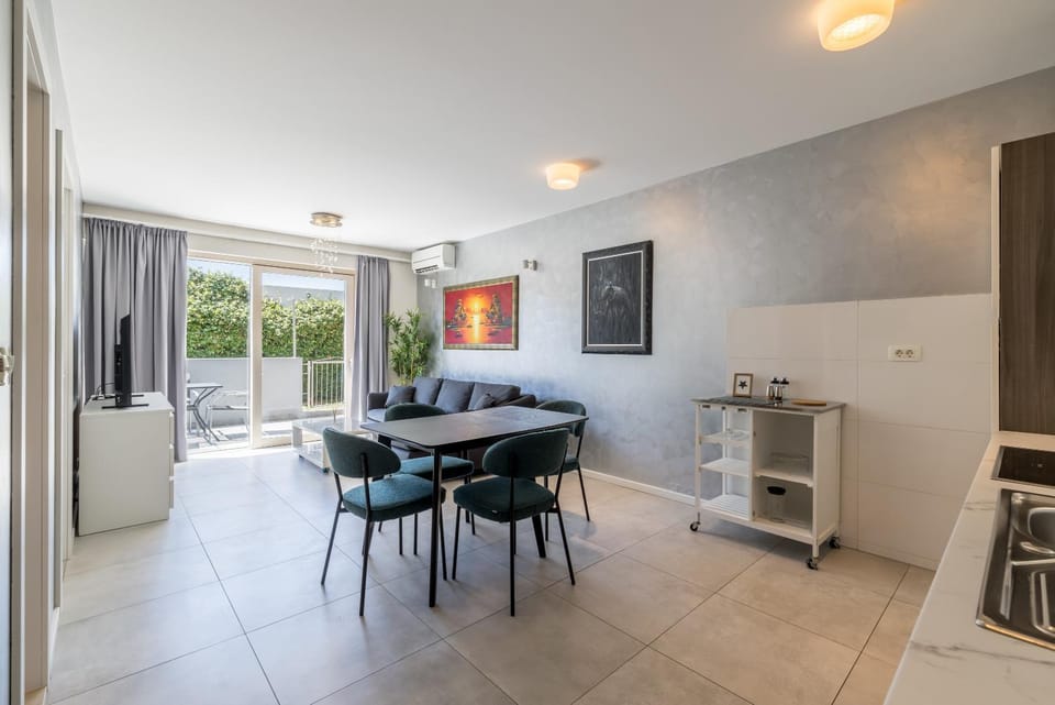 Living room, Dining area, air conditioner