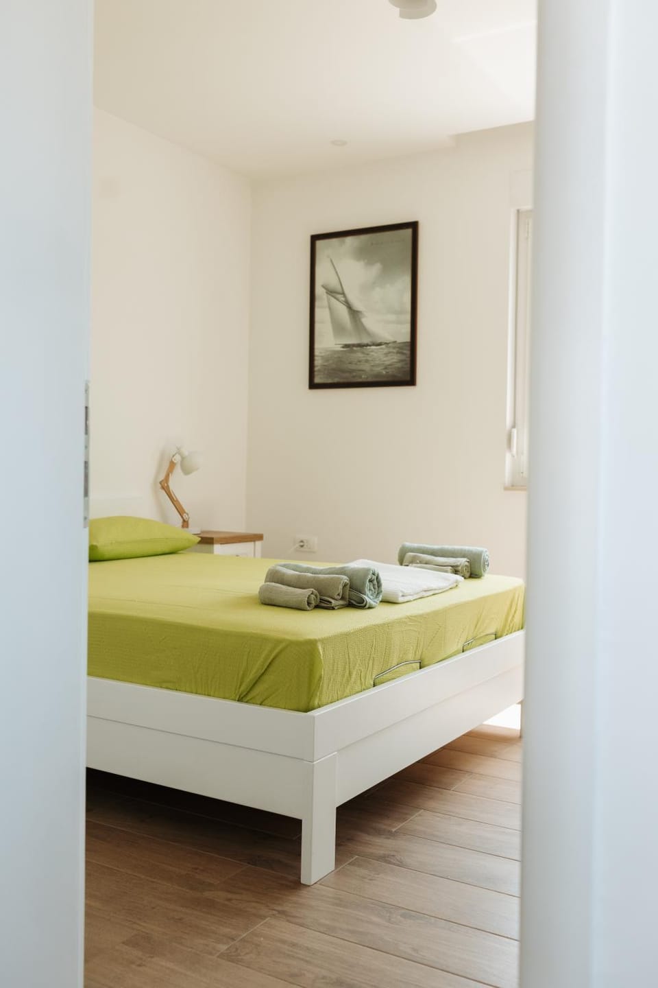 Bed, Photo of the whole room, Bedroom, towels