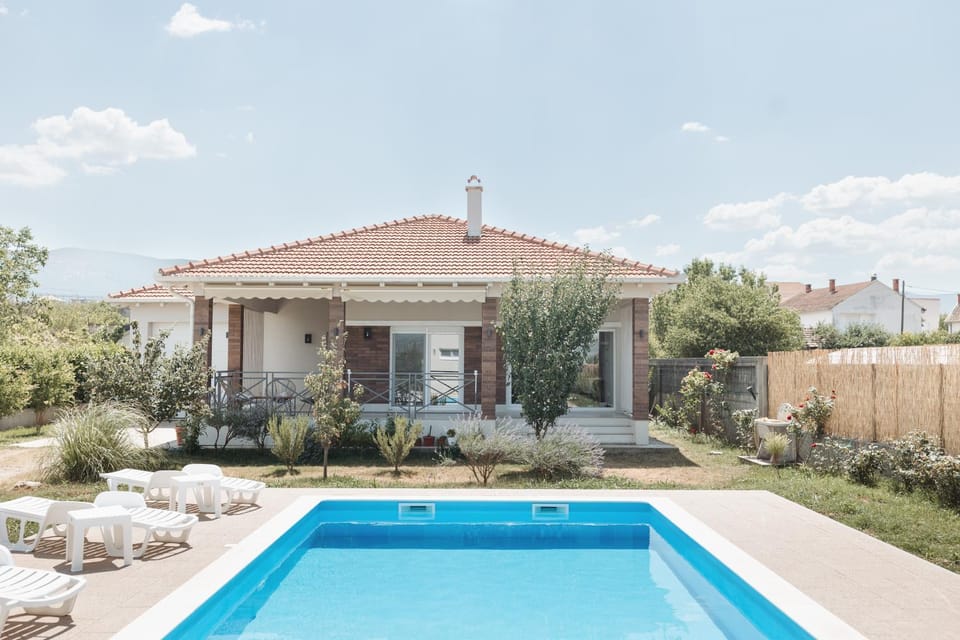 Property building, Patio, Spring, Day, Garden, Garden view, Pool view, Swimming pool, Swimming pool, sunbed