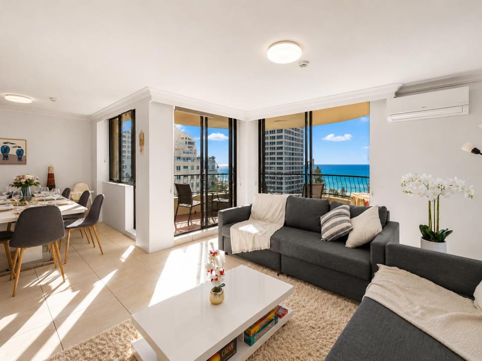 View (from property/room), Balcony/Terrace, Living room, Seating area, Dining area, Sea view