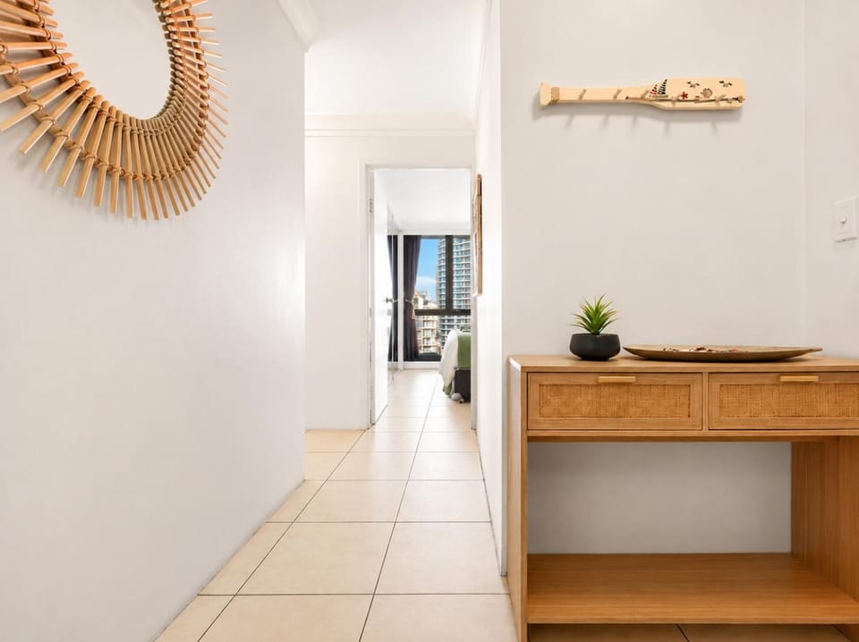 Robin's Oceanview Penthouse 1 Min to Beach Apartment in Surfers Paradise Boulevard