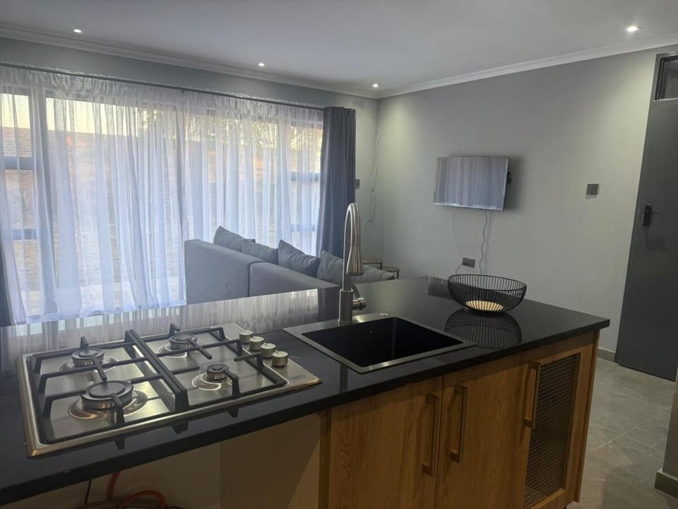 Modern 3-Bed Garden Home in Mabelreign House in Harare
