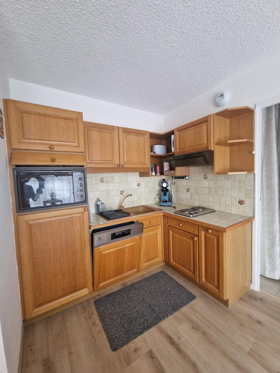 Kitchen or kitchenette, oven, stove