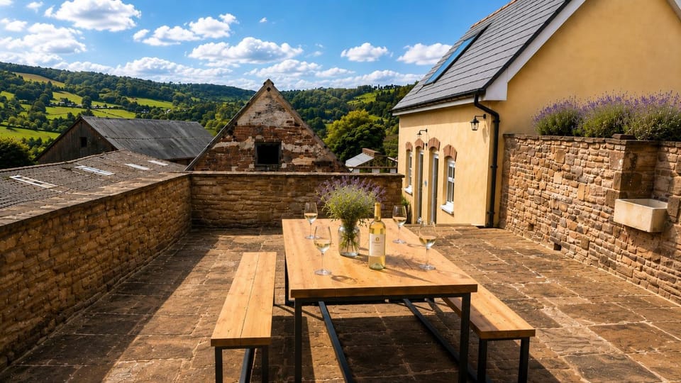 Property building, Natural landscape, Dining area