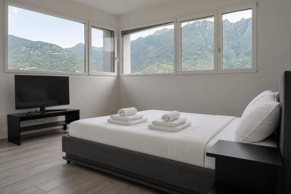 Bathroom, View (from property/room), City view, Garden view, Quiet street view, Inner courtyard view, furniture, locker, wardrobe