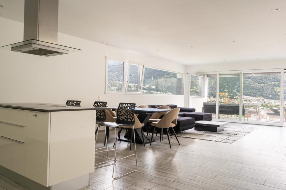 Property building, Communal lounge/ TV room, TV and multimedia, View (from property/room), Balcony/Terrace, Kitchen or kitchenette, Dining area, Mountain view, Inner courtyard view, furniture, heating, stove, kitchen