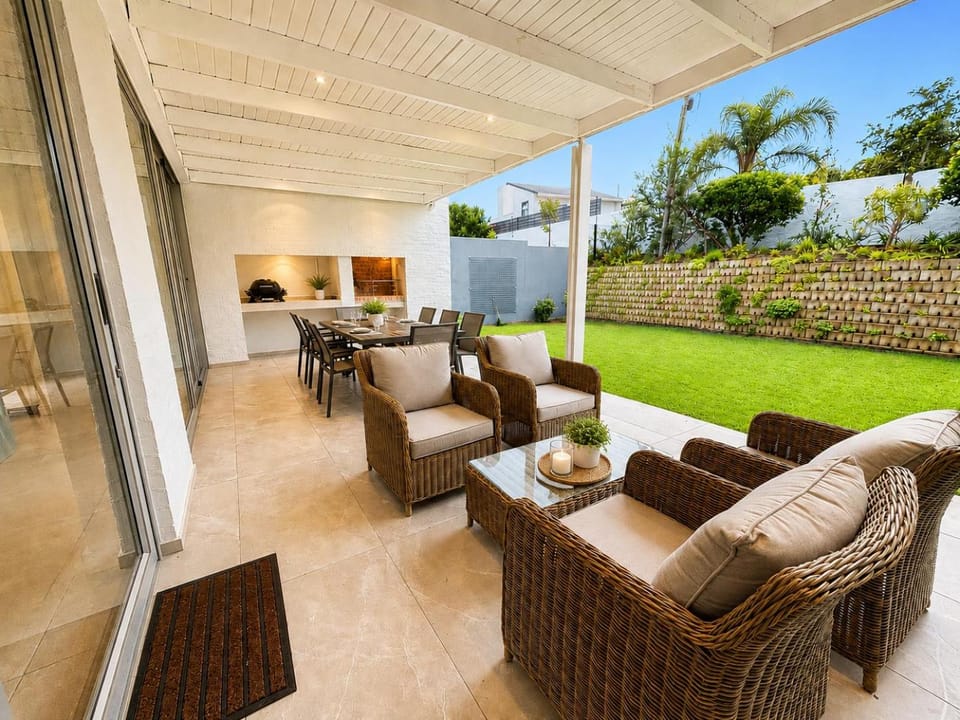 Patio, Communal lounge/ TV room, Spring, Day, Garden, View (from property/room), Balcony/Terrace, Living room, Seating area, Evening entertainment, Garden view