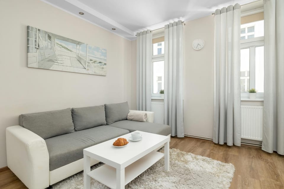 Living room, Seating area, internet