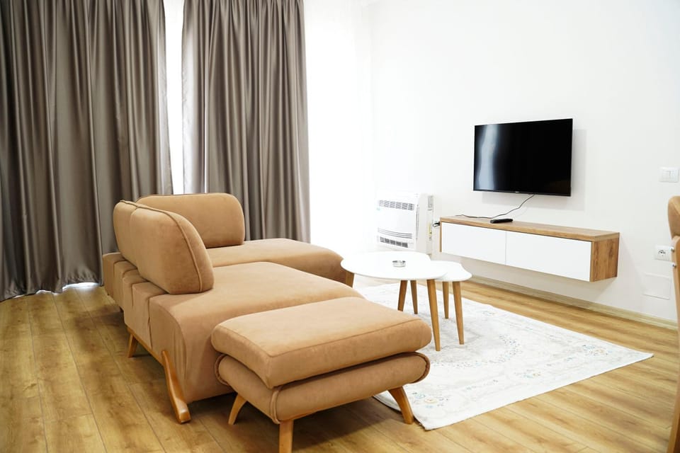 Communal lounge/ TV room, TV and multimedia, Living room, Seating area