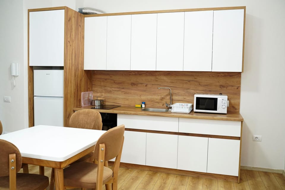 Coffee/tea facilities, Kitchen or kitchenette, Dining area, minibar