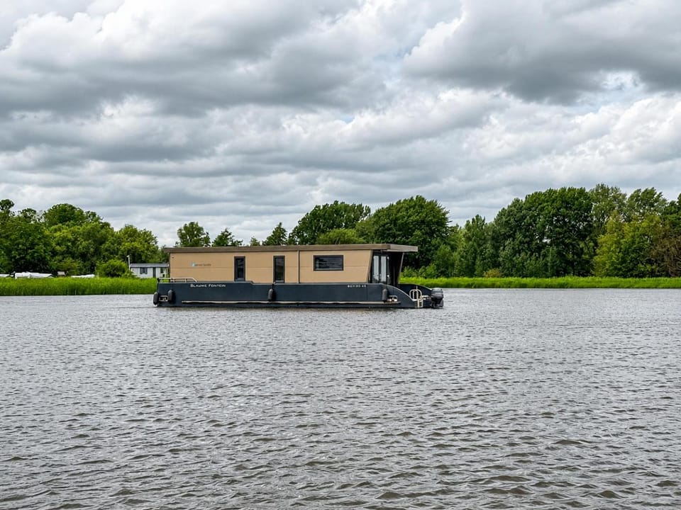 Property building, Lake view, Lake view, Swimming pool