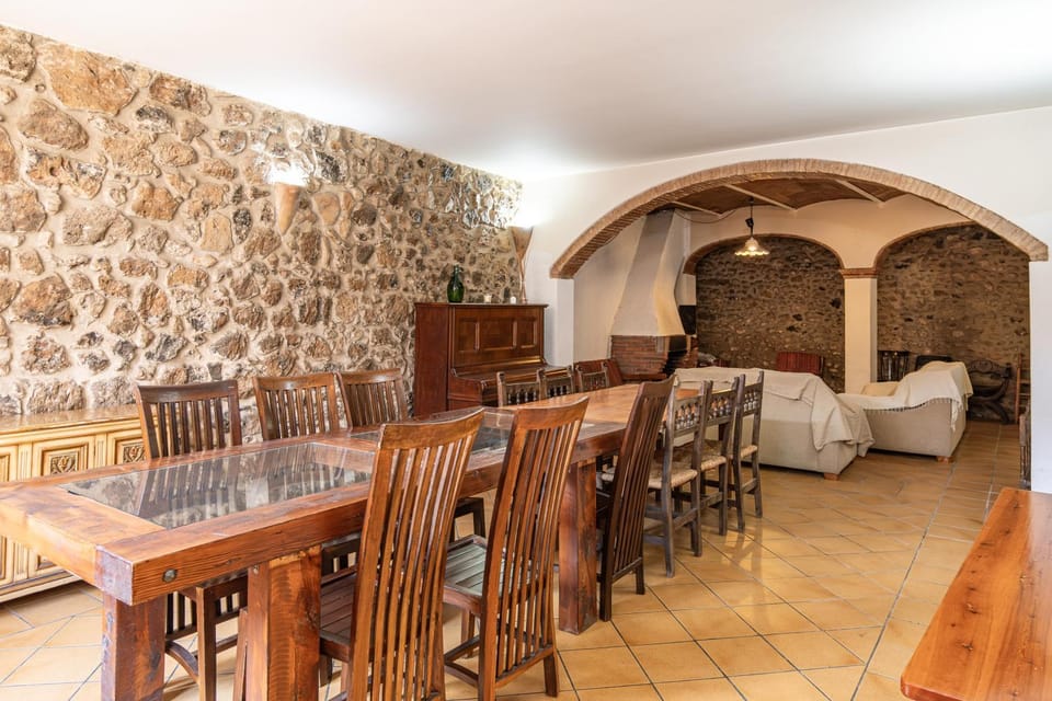 Amplio Dúplex para Grupos con Terraza Apartment in Garrotxa