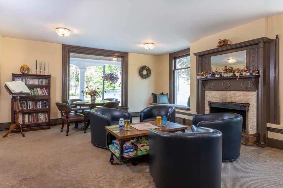 Living room, Lounge or bar, Internal: Not applicable to any particular room