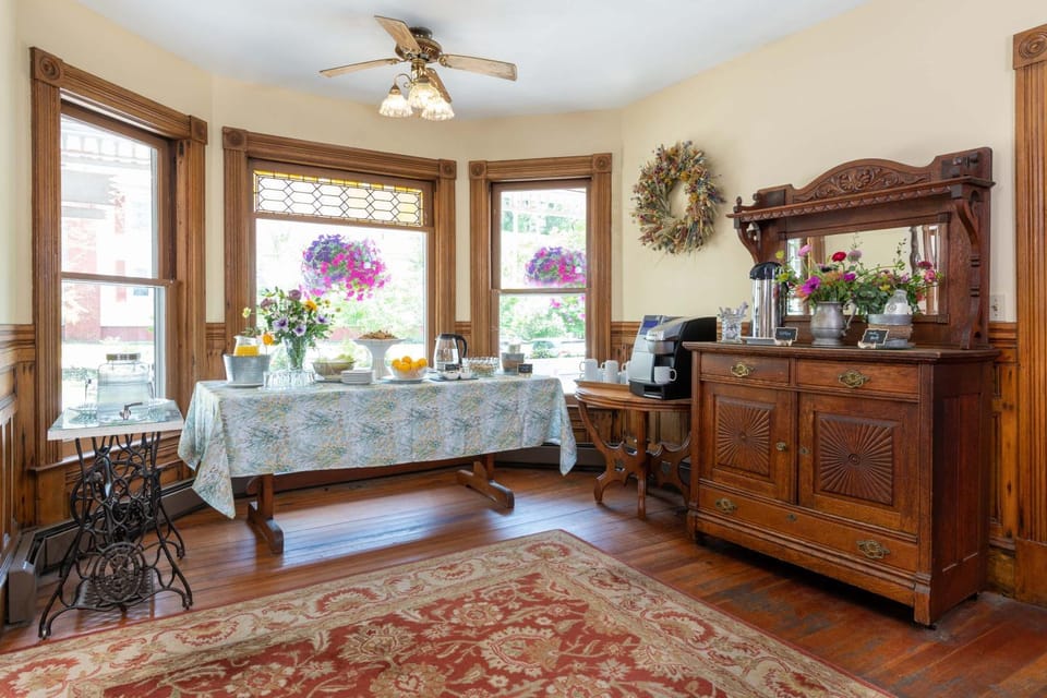 Breakfast, Internal: Not applicable to any particular room
