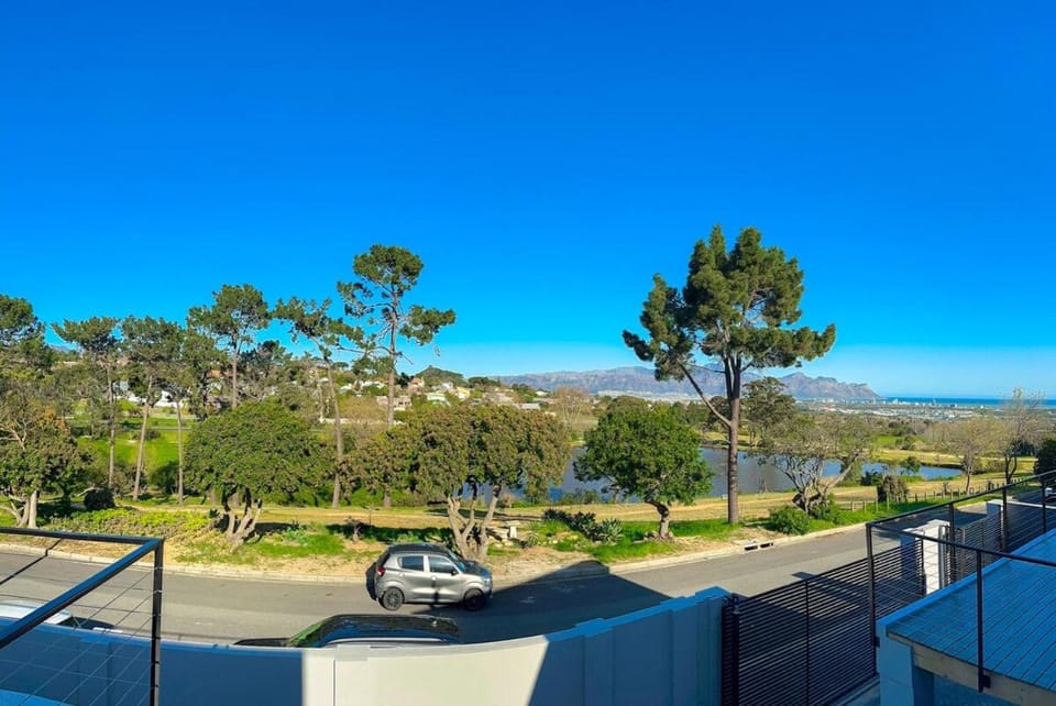 Somerset-West PRIME SPOT Solar Powered Apartment in Cape Town