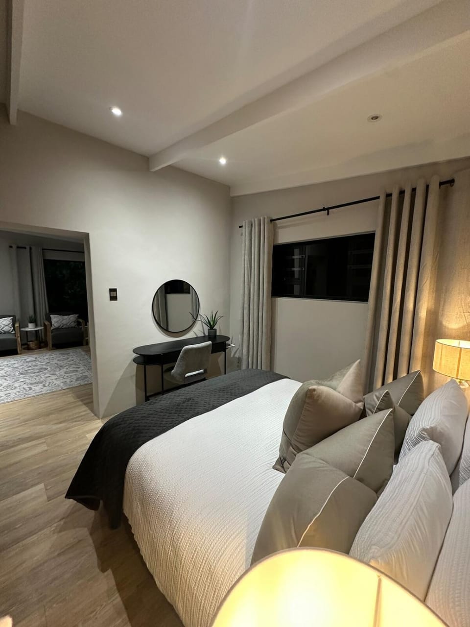 Somerset-West PRIME SPOT Solar Powered Apartment in Cape Town