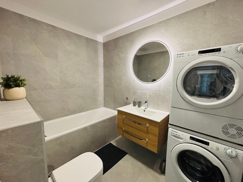Toilet, Bathroom, Bath, washing machine, dryer