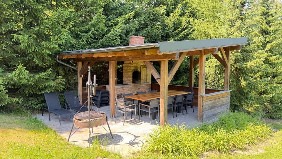 Property building, Garden, Dining area, Garden view
