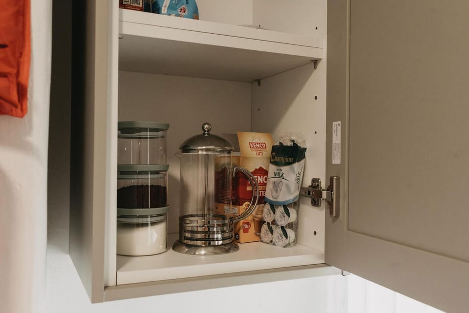 Coffee/tea facilities, Kitchen or kitchenette, Communal kitchen, kitchen, kitchen