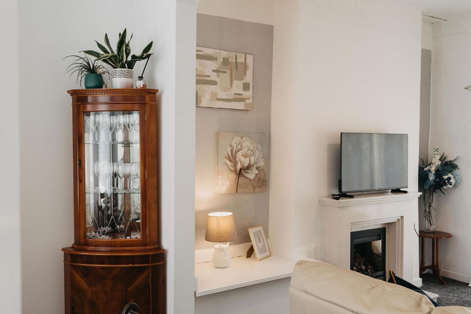 Communal lounge/ TV room, TV and multimedia, Living room