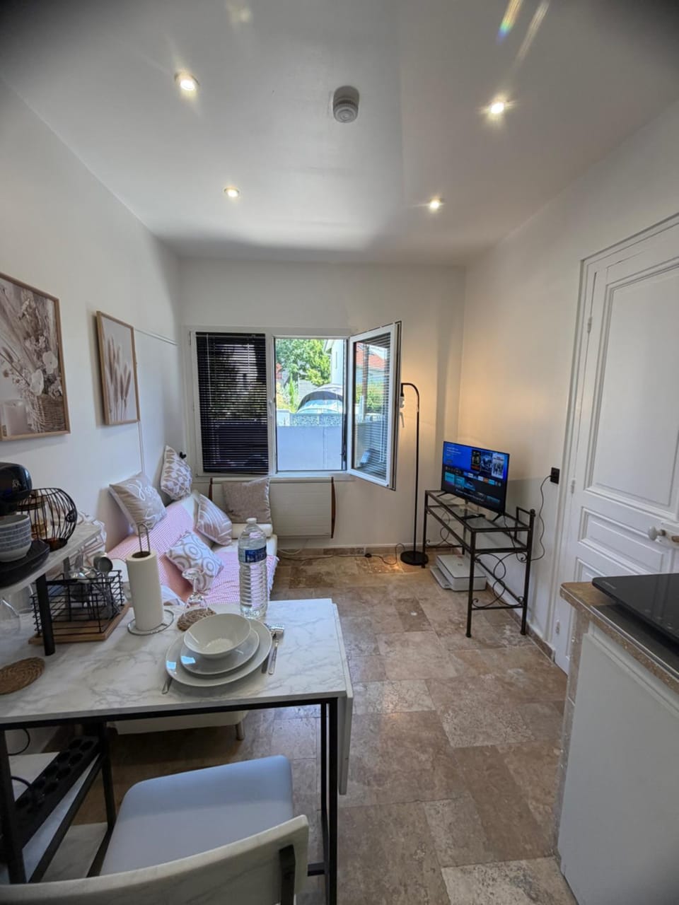 TV and multimedia, Kitchen or kitchenette, Living room, Seating area, Dining area, minibar