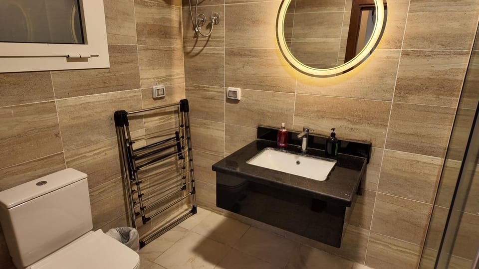 Toilet, Bathroom, towels