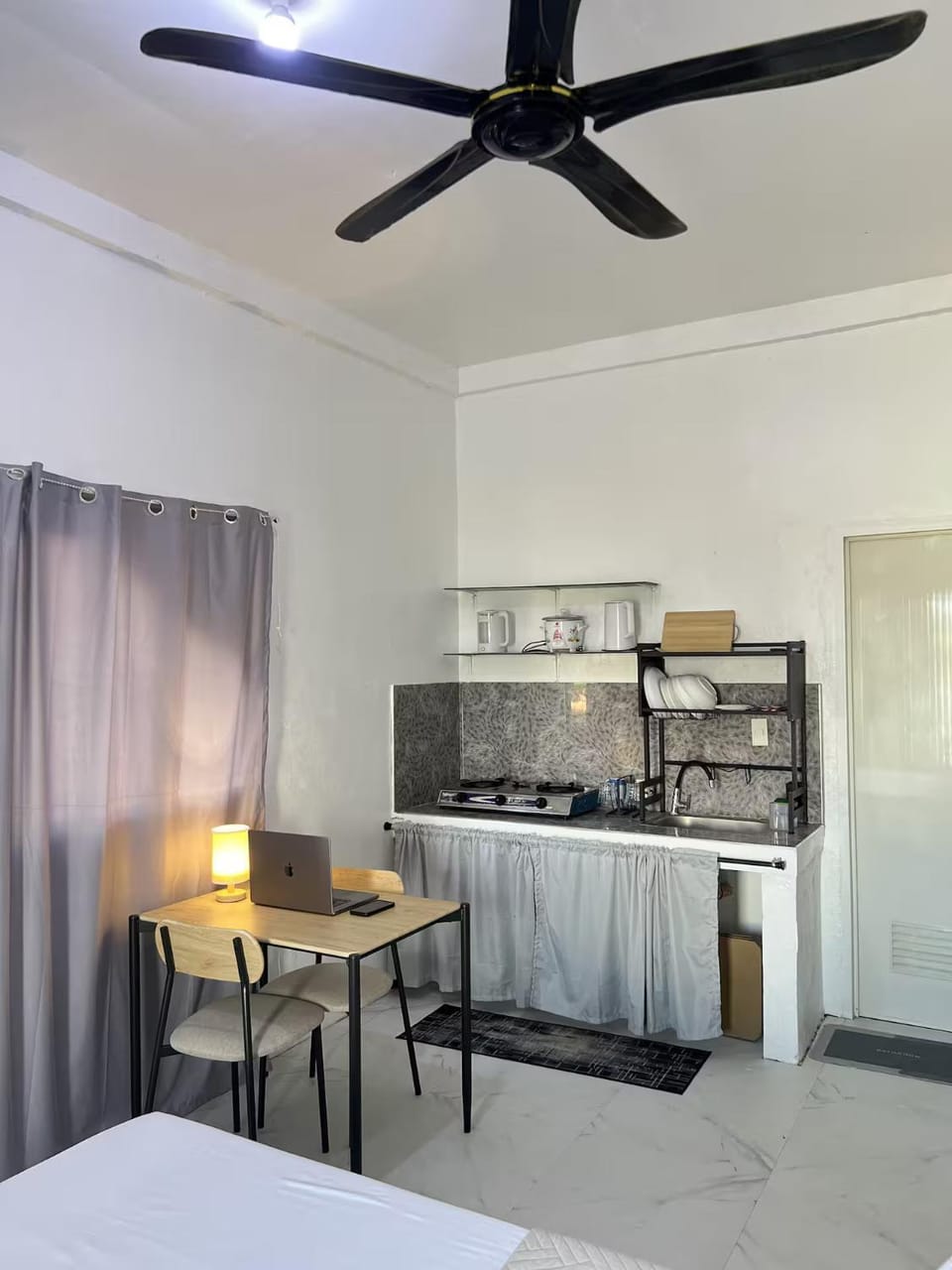 Dining area, kitchen