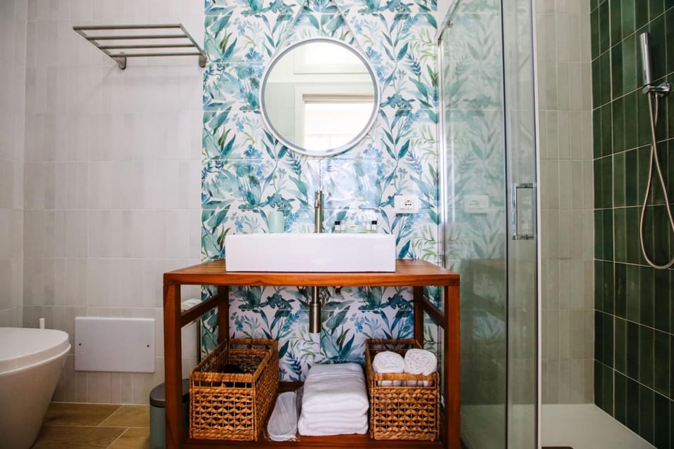Shower, Bathroom, stove
