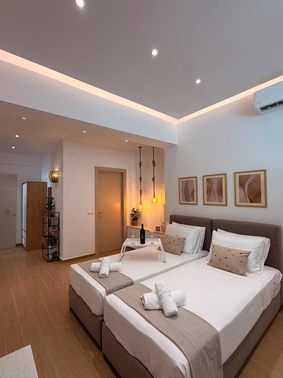 Bed, Photo of the whole room, towels, wardrobe