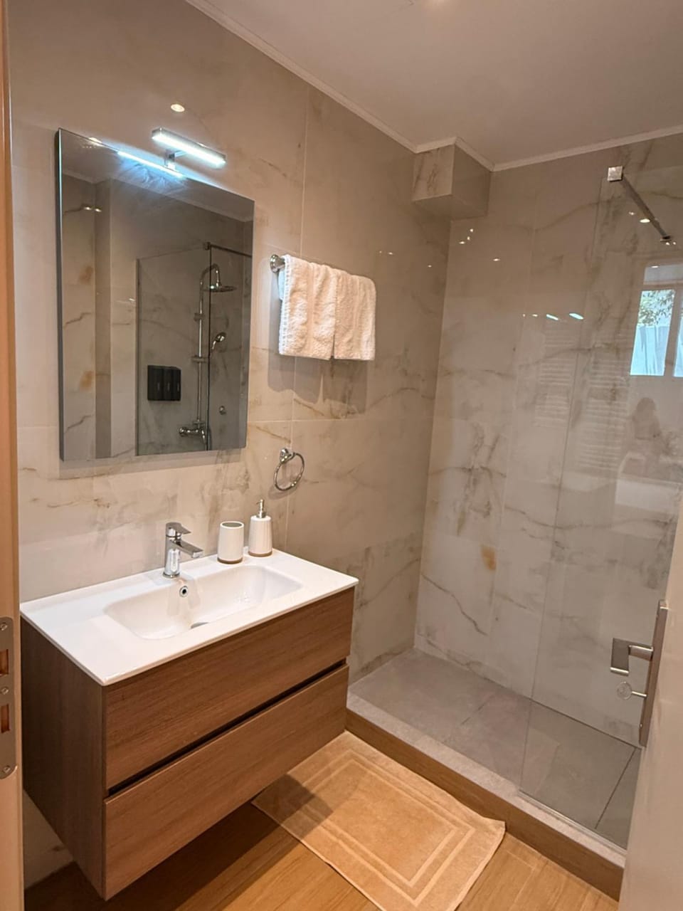 Daedalus Rhodes Center SAND Semi-basement Apartment in Rhodes