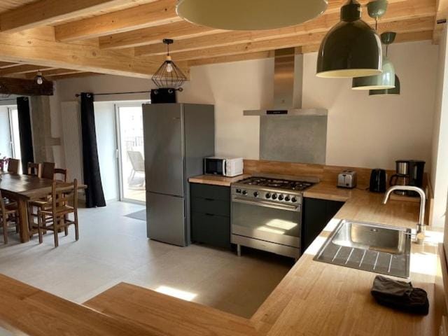 Le Lodge des Loges - Grand Gîte 13 personnes 5 chambres au coeur du Beaujolais House in Auvergne-Rhône-Alpes