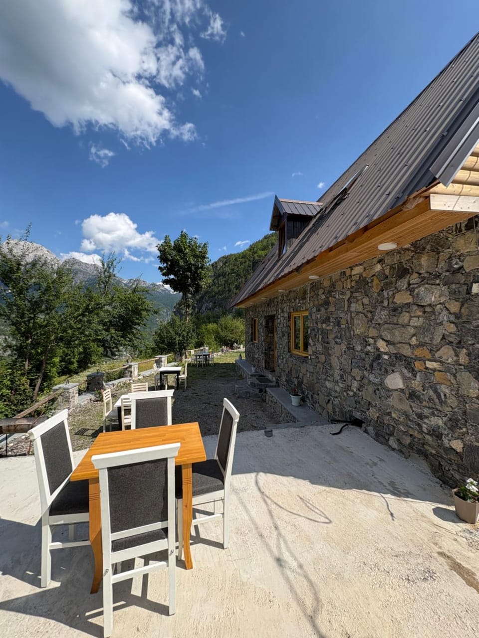 Nini Guesthouse Theth Bed and Breakfast in Montenegro
